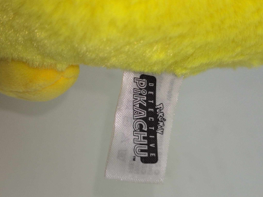 Pokemon Meisterdetektiv Pikachu Plüsch - 25cm